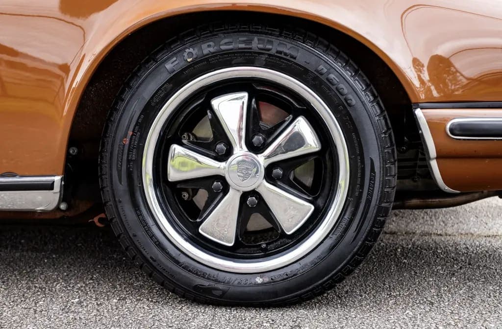 1970 Porsche 911S Coupe, view