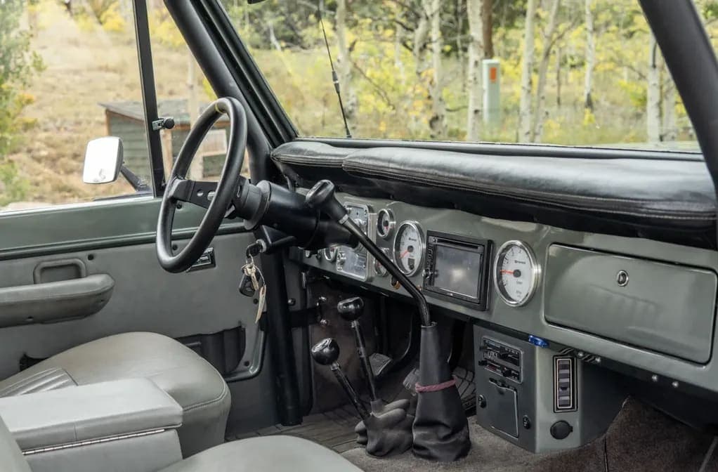 1972 Ford Bronco 302 5-Speed, view