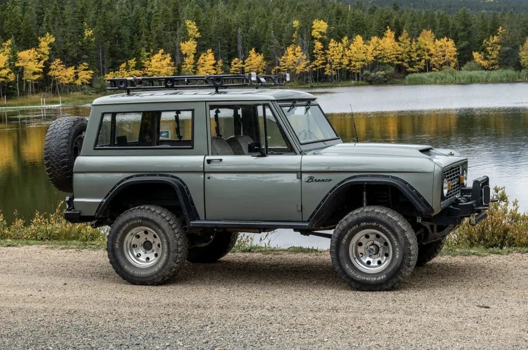 1972 Ford Bronco 302 5-Speed, view